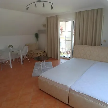 Zsolnai Apartment