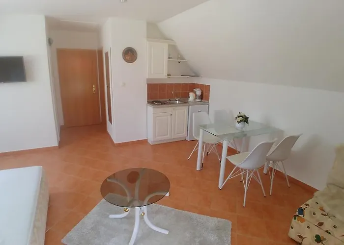 Zsolnai アパート